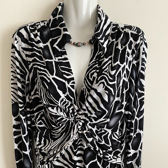 Lovely Black & White Cache Slip-Over Top Sz Large - Picture 1 of 8